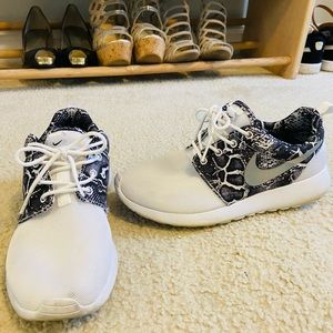Nike Roshe White/Black/Silver Snake skin